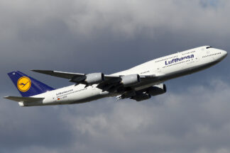Lufthansa_Boeing_747-830_KvW-1
