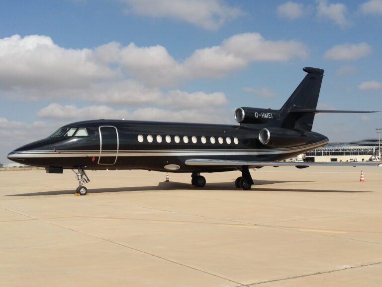 Dassault Falcon 900 - Image 16