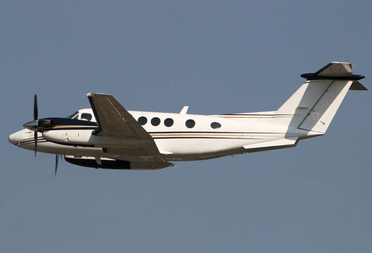 Beechcraft King Air 200 - Image 11