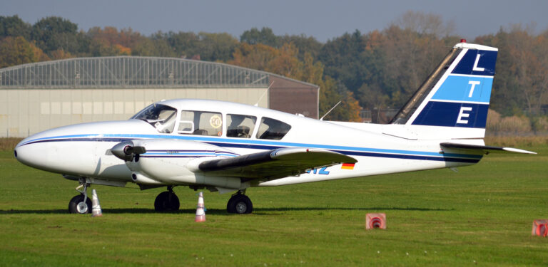 Piper PA-23-250 Aztec - Image 16