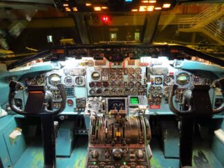 Cockpit-of-Delta-Air-Lines-McDonnell-Douglas-DC-9-50