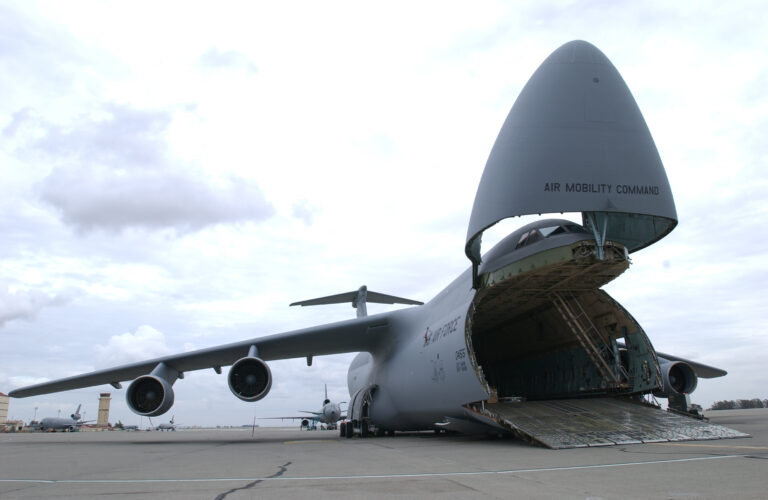 Lockheed C-5 Galaxy - Image 14