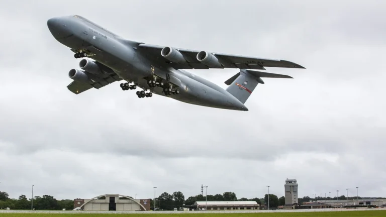 Lockheed C-5 Galaxy - Image 16