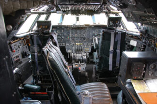 Bristol_Britannia_Cockpit_REJS