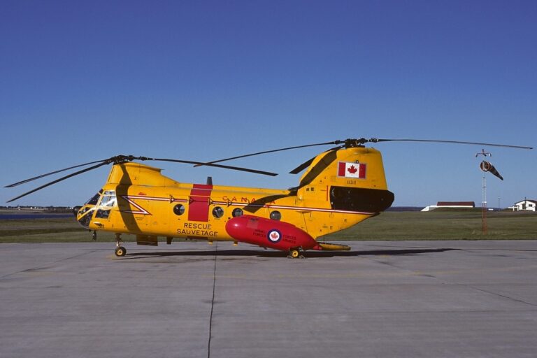 Boeing Vertol CH-113 Labrador / CH-46 Sea-Knight - Image 19