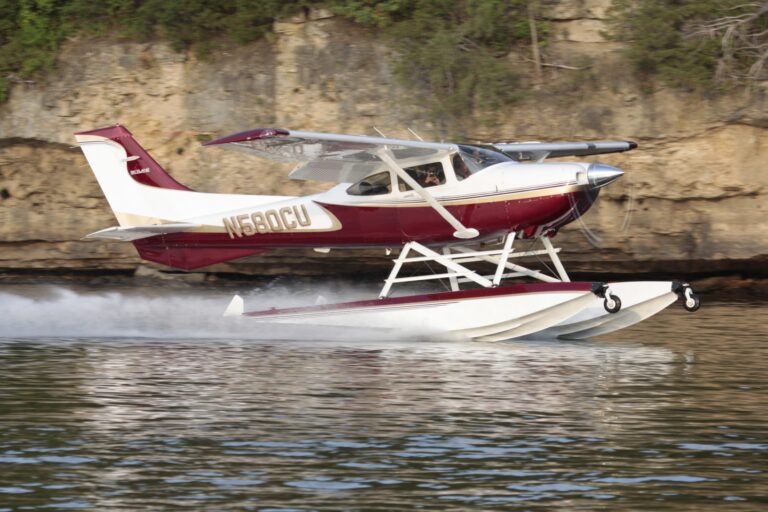 Cessna 182 Skylane Float - Image 19